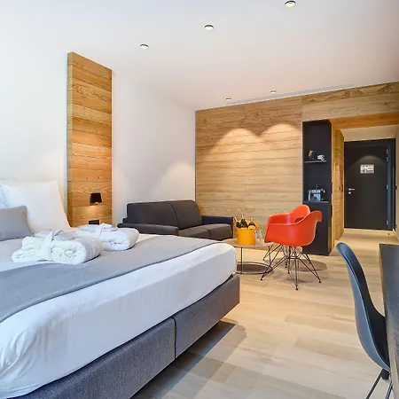 R Experiences Hotel