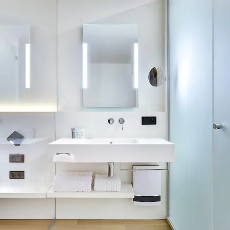 R Experiences 호텔 4*