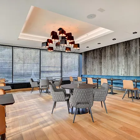 R Experiences 호텔 4*