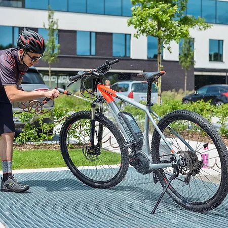 R Experiences 호텔 4*