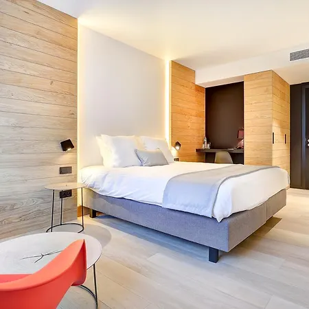 R Experiences Hotel