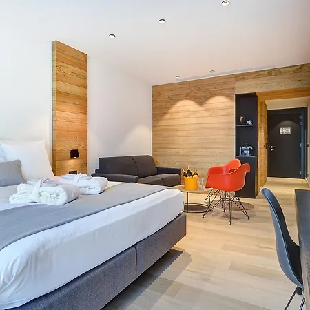 R Experiences 호텔 4*