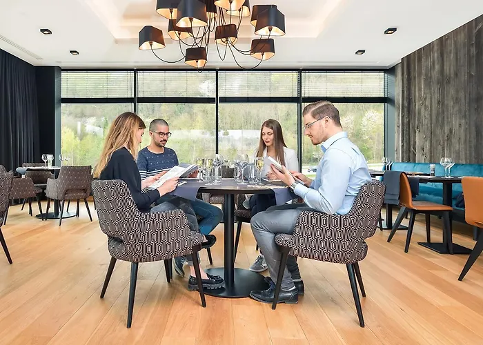 R Experiences Szálloda